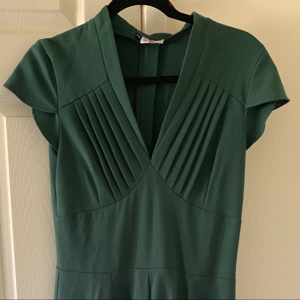 Green 1940s repro dress